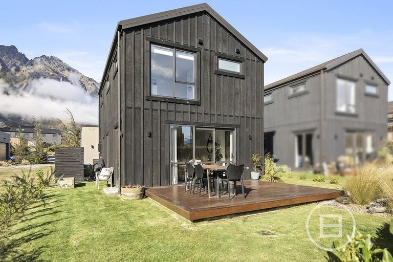 Photo of property in 16 Soudley Court, Jacks Point, Queenstown, 9371