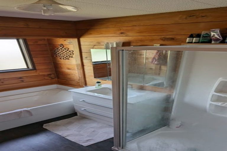 Photo of property in 64 Bassett Road, Johnsonville, Wellington, 6037