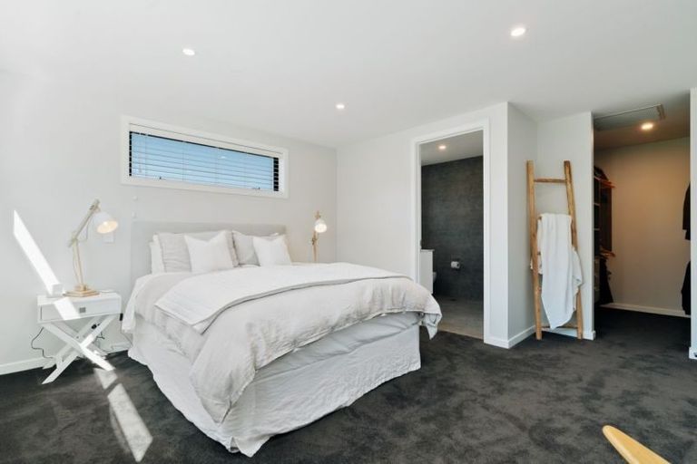 Photo of property in 16 Mcgibbon Lane, Jacks Point, 9371