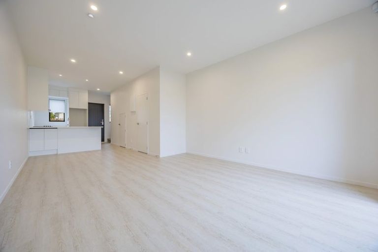 Photo of property in 2/35 Young Crescent, Drury, 2113