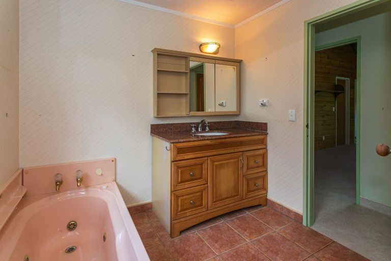 Photo of property in 195 Driving Creek Road, Coromandel, 3506