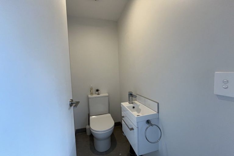 Photo of property in 8/1 Fruitvale Road, New Lynn, Auckland, 0600