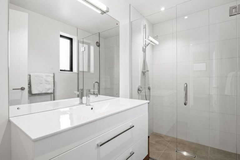 Photo of property in 2 Eichardt Place, Jacks Point, 9371