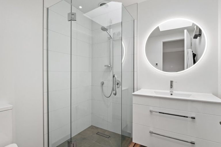 Photo of property in 2 Eichardt Place, Jacks Point, 9371