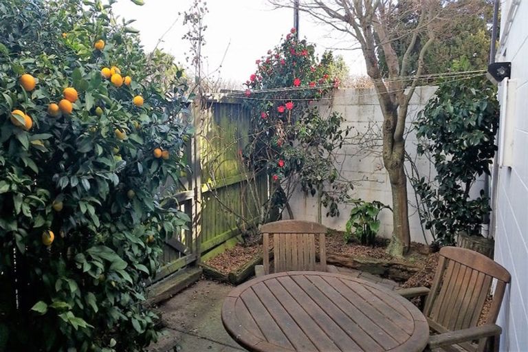 Photo of property in 2/100 Office Road, Merivale, Christchurch, 8014