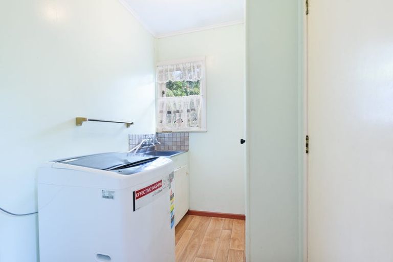 Photo of property in 9 Kaikoura Street, Henderson, Auckland, 0612