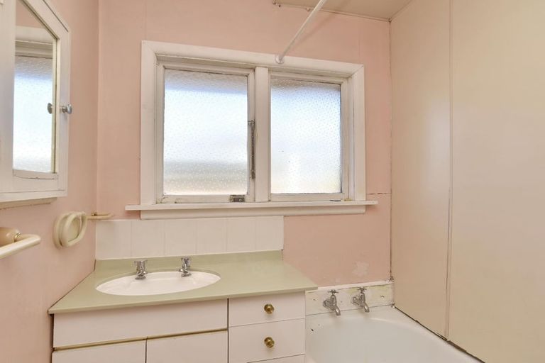 Photo of property in 1/17 Frensham Crescent, Woolston, Christchurch, 8062