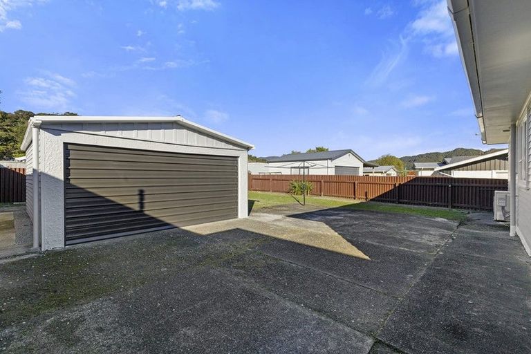 Photo of property in 40 Momona Street, Wainuiomata, Lower Hutt, 5014
