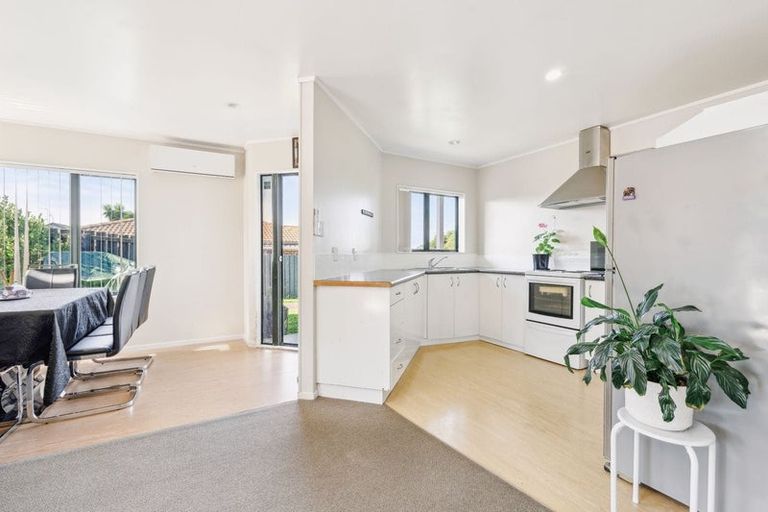 Photo of property in 9 Eloise Place, Clendon Park, Auckland, 2103