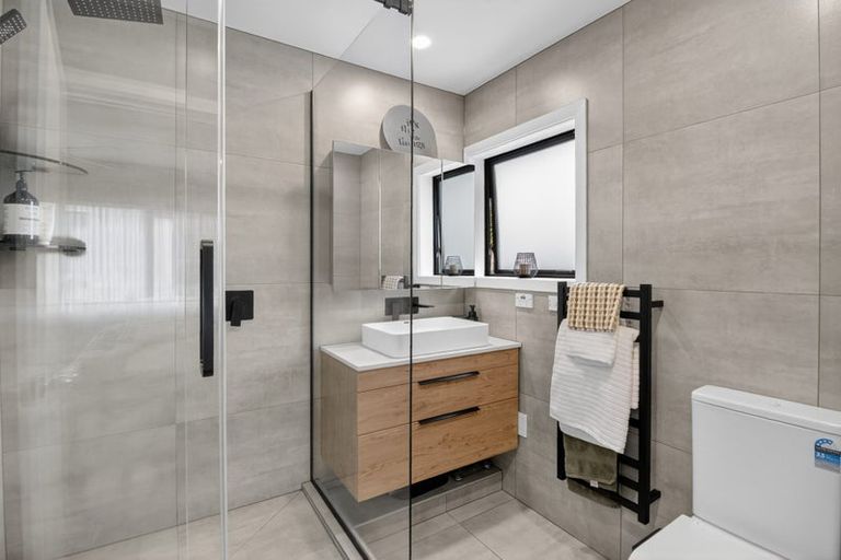 Photo of property in 16 Clyside Avenue, Half Moon Bay, Auckland, 2012