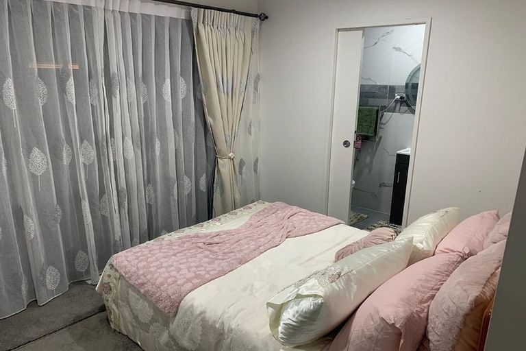 Photo of property in 8a Tiraumea Drive, Pakuranga, Auckland, 2010