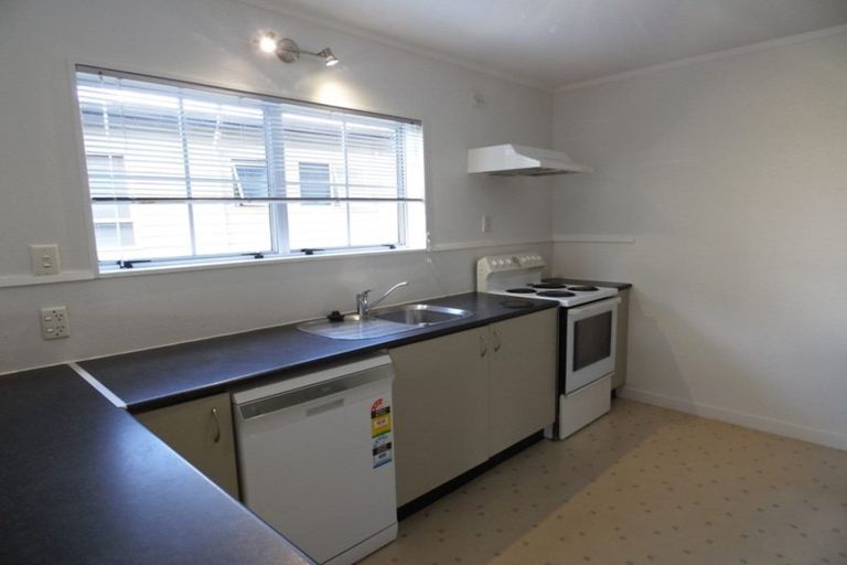 Photo of property in 1/150 Luckens Road, West Harbour, Auckland, 0618