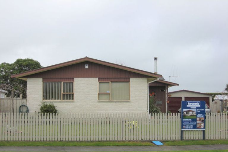 Photo of property in 3 Featherston Street, Levin, 5510