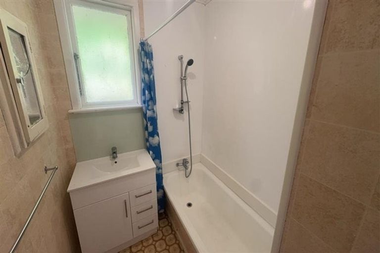 Photo of property in 14 Thomson Grove, Stokes Valley, Lower Hutt, 5019