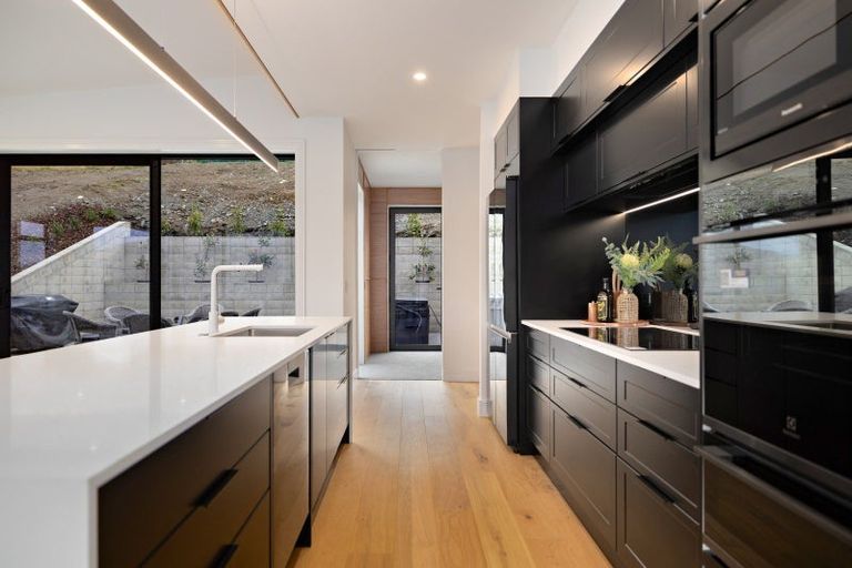 Photo of property in 6 Florence Close, Queenstown Hill, Queenstown, 9300