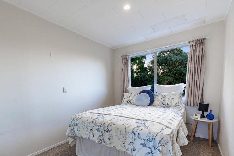 Photo of property in 12 Raelene Place, Massey, Auckland, 0614