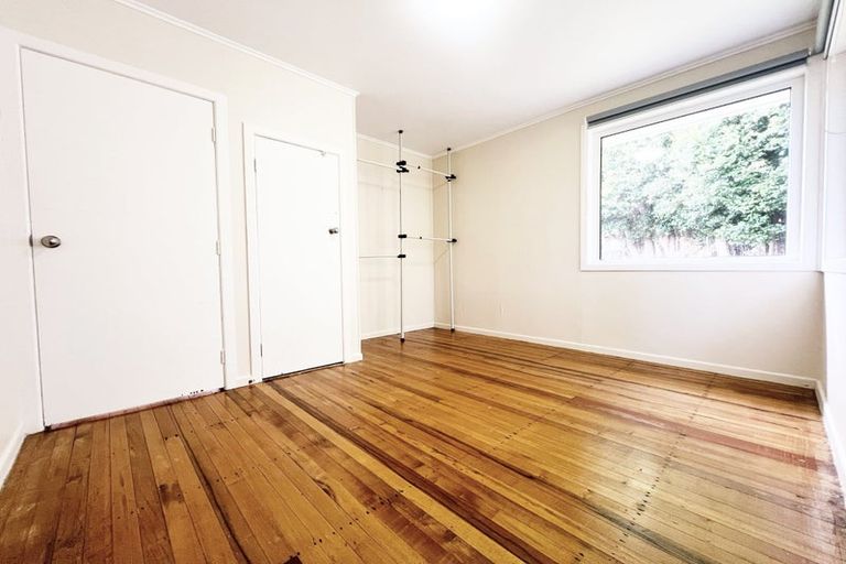 Photo of property in 7 Vera Road, Te Atatu South, Auckland, 0610