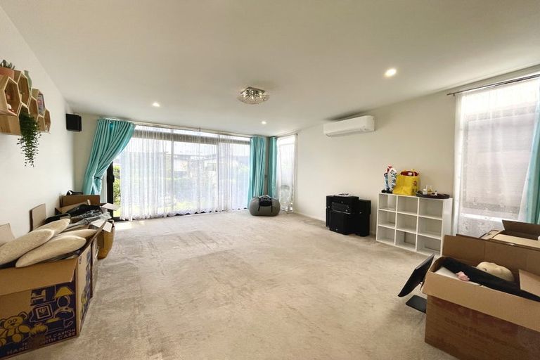 Photo of property in 23 Liberation Road, Papakura, 2110