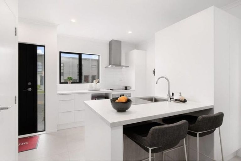 Photo of property in 5 Kitea Place, Mangere, Auckland, 2022