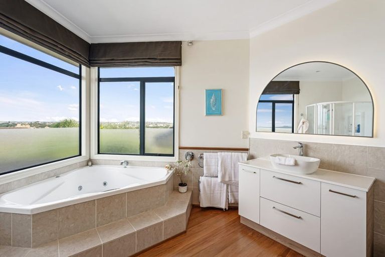 Photo of property in 36 Beauvoir Avenue, Matakatia, Whangaparaoa, 0930
