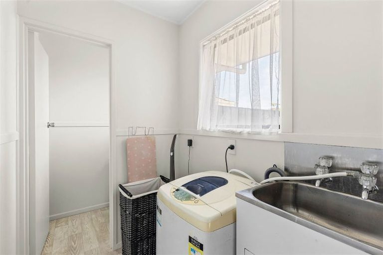 Photo of property in 320 Memorial Avenue, Burnside, Christchurch, 8053