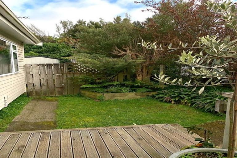 Photo of property in 77b Bassett Road, Johnsonville, Wellington, 6037