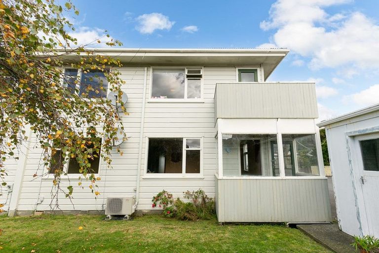 Photo of property in 139u2 Queens Drive, Lyall Bay, Wellington, 6022