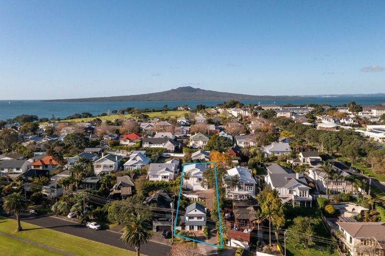 Photo of property in 54 Wairoa Road, Narrow Neck, Auckland, 0624