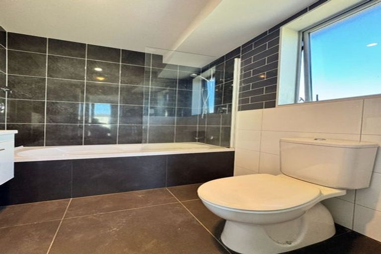 Photo of property in 21 Kirikiri Drive, Papakura, 2110