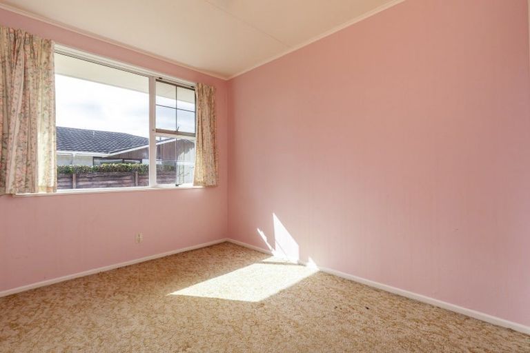 Photo of property in 30a Rewarewa Crescent, Waikanae, 5036