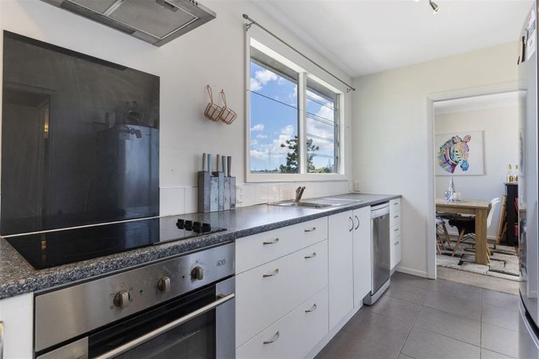 Photo of property in 1/3 Salem Place, Torbay, Auckland, 0630