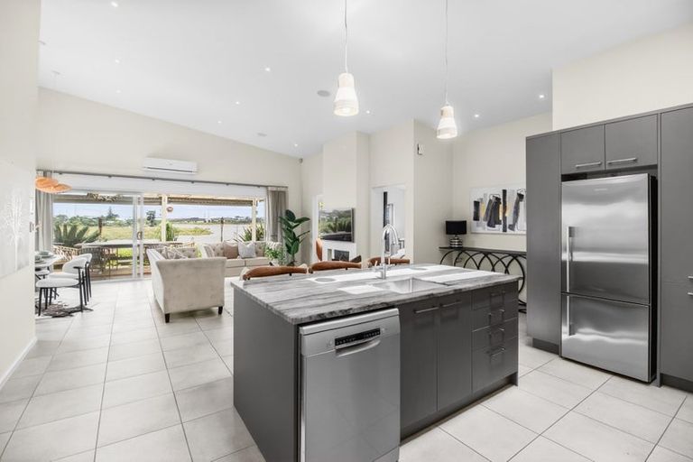 Photo of property in 48 Aurea Avenue, Pakuranga, Auckland, 2010