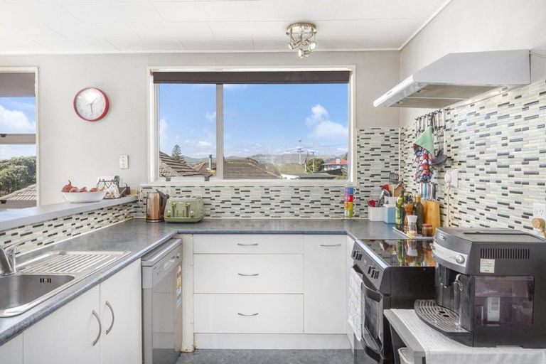 Photo of property in 44 View Road, Titahi Bay, Porirua, 5022