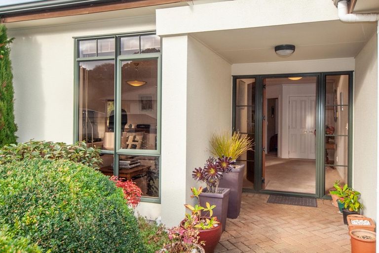 Photo of property in 16 Wantwood Grove, Churton Park, Wellington, 6037