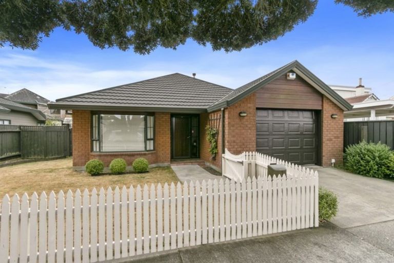Photo of property in 2/5 Birch Street, Hutt Central, Lower Hutt, 5010