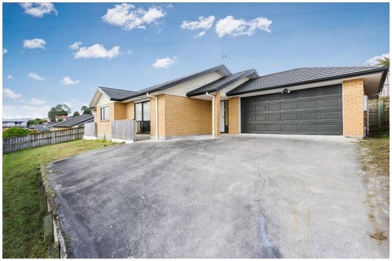 Photo of property in 227 Triangle Road, Massey, Auckland, 0614