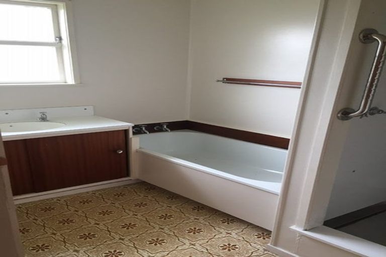 Photo of property in 2/66 Great South Road, Papakura, 2110