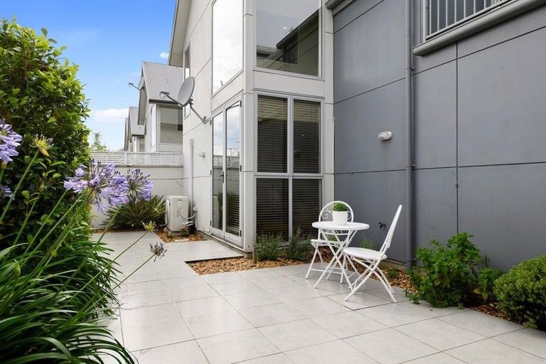 Photo of property in 2/1010 Colombo Street, St Albans, Christchurch, 8014