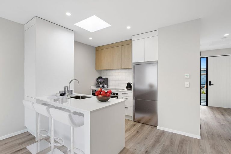 Photo of property in 8 Te Awapu Crescent, Takanini, 2112