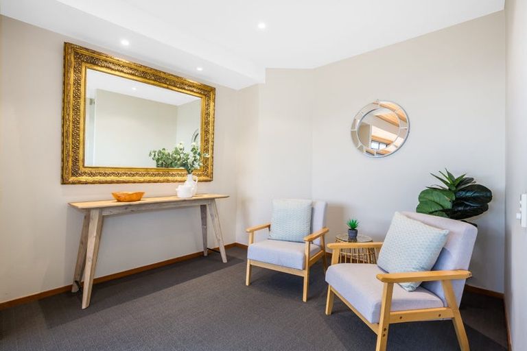 Photo of property in 14 The Crowsnest, Whitby, Porirua, 5024