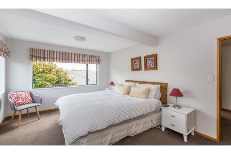 Photo of property in 8 Herbs Place, Cashmere, Christchurch, 8022