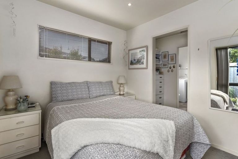 Photo of property in 30 Walton Street, Red Beach, 0932