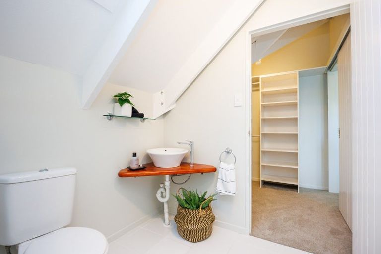 Photo of property in 20 Cashmere Drive, Fitzherbert, Palmerston North, 4410