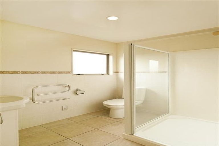 Photo of property in 8 Scarboro Terrace, Murrays Bay, Auckland, 0630