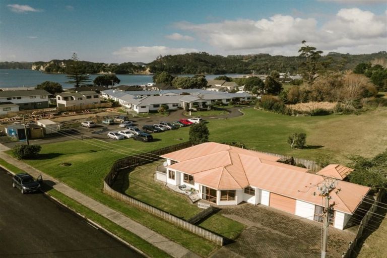 Photo of property in 16 Halligan Road, Whitianga, 3510
