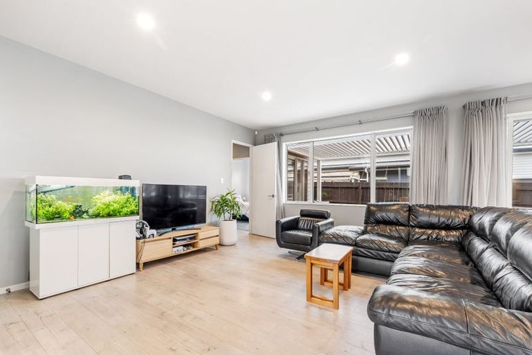 Photo of property in 2 Boocock Crescent, Orewa, 0931