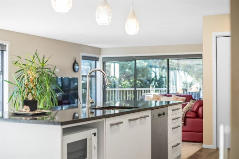 Photo of property in 122 Navigation Drive, Whitby, Porirua, 5024