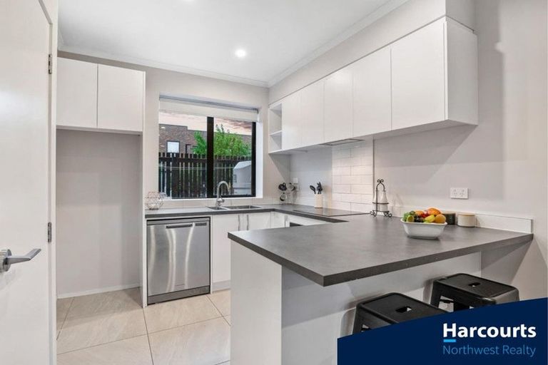 Photo of property in 6/89 Hobsonville Point Road, Hobsonville, Auckland, 0616