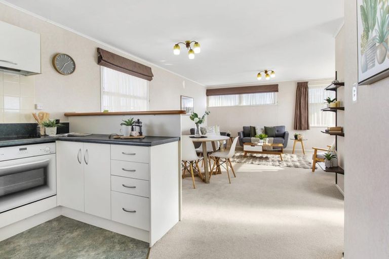 Photo of property in 8 Pauline Way, Paparangi, Wellington, 6037