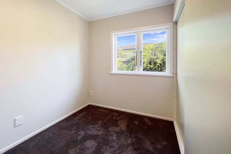 Photo of property in 1/77 Stanley Road, Glenfield, Auckland, 0629
